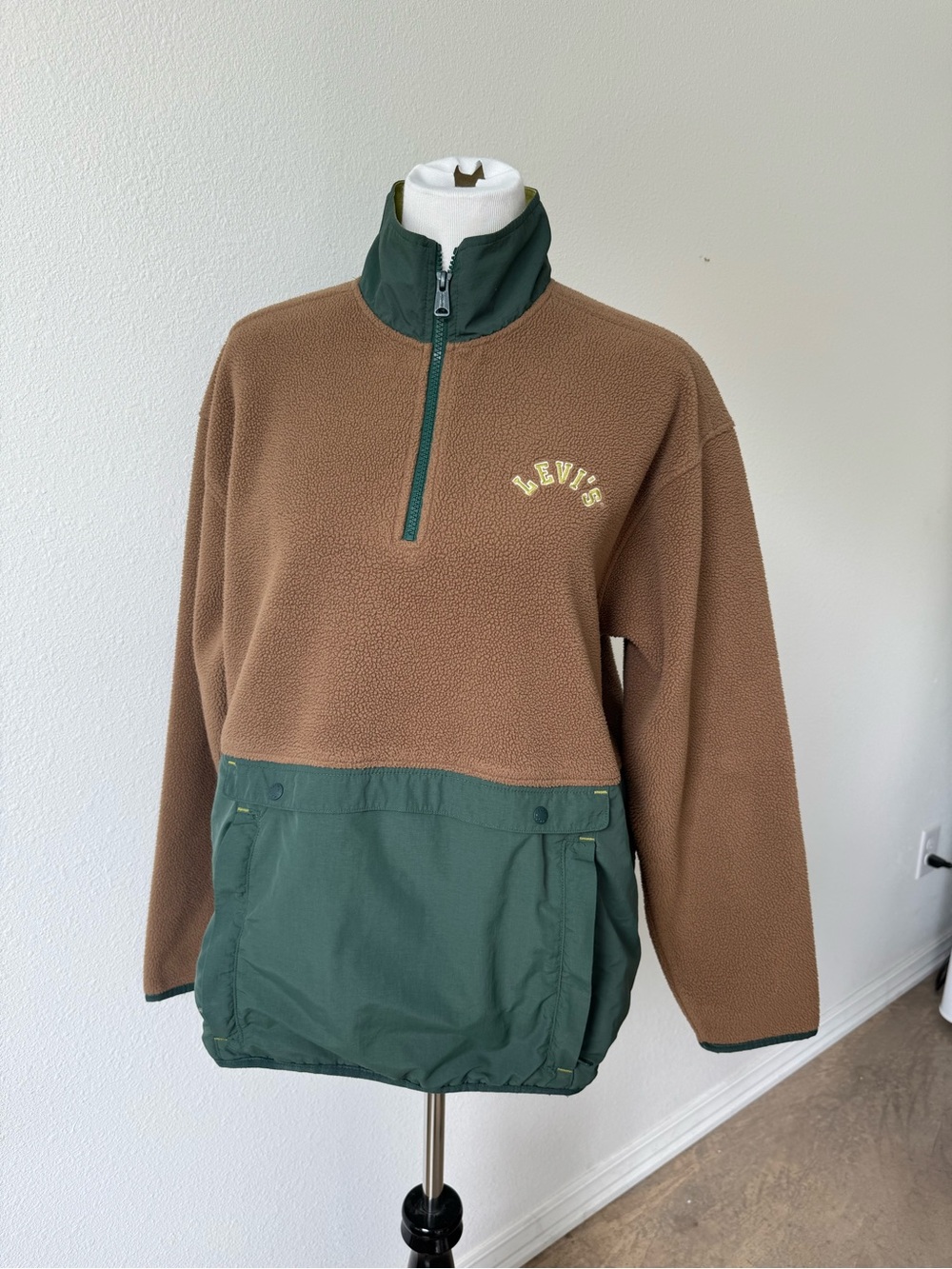 Men’s Levi's Brown Fleece Pullover with Green Accents